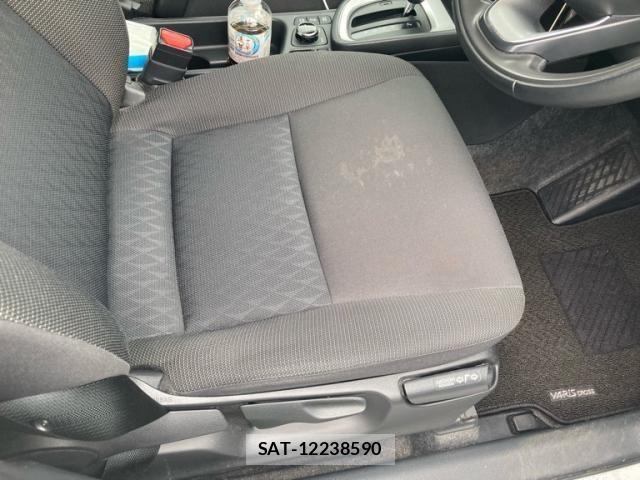 Toyota YARIS CROSS 2023-02 8102983-11