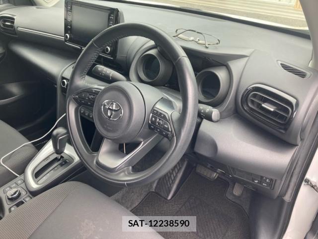 Toyota YARIS CROSS 2023-02 8102983-12