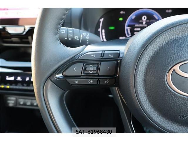 Toyota YARIS CROSS 2025-10 8133180-23