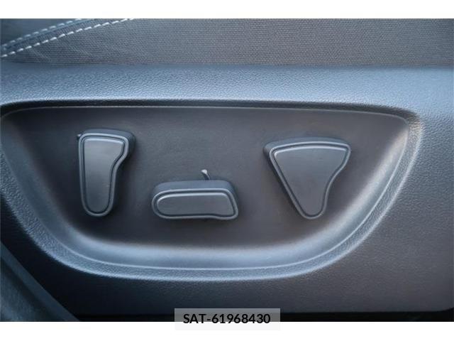 Toyota YARIS CROSS 2025-10 8133180-26