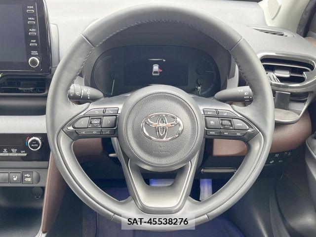 Toyota YARIS CROSS 2021-11 8133186-10
