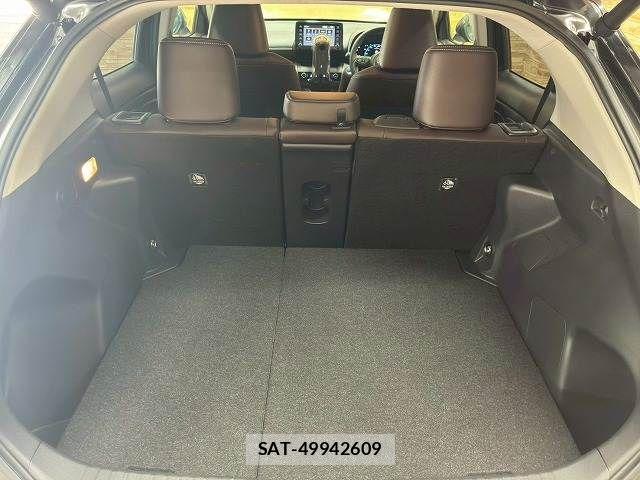 Toyota YARIS CROSS 2021-11 8147096-12