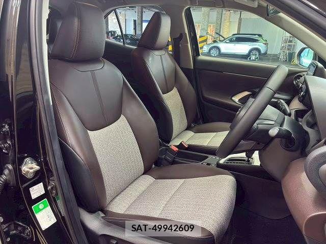 Toyota YARIS CROSS 2021-11 8147096-4
