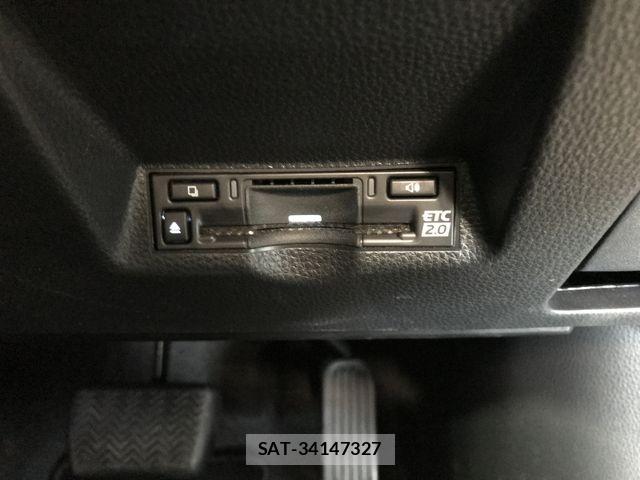 Toyota YARIS CROSS 2025-06 8211190-17