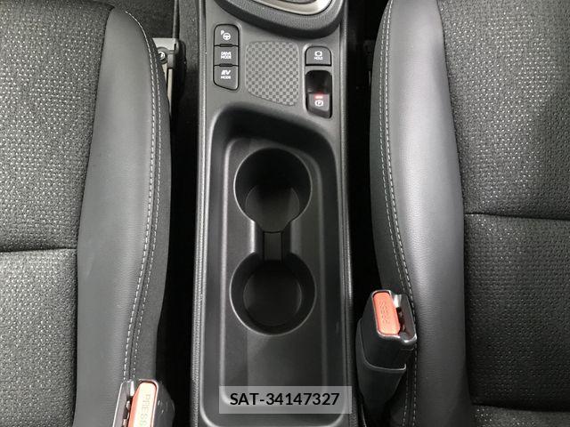 Toyota YARIS CROSS 2025-06 8211190-18