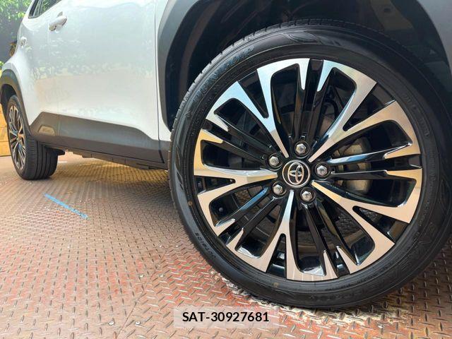Toyota YARIS CROSS 2024-03 8211191-12