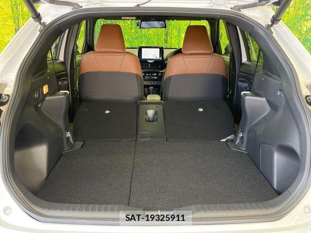 Toyota YARIS CROSS 2025-04 8232559-10