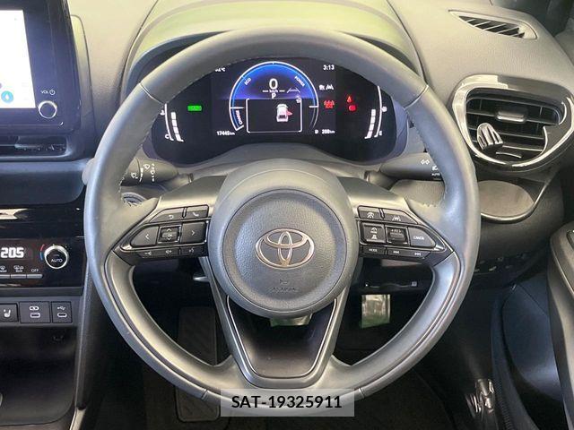 Toyota YARIS CROSS 2025-04 8232559-11