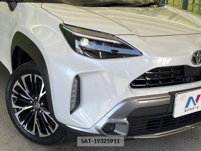 Toyota YARIS CROSS 2025-04 8232559-12