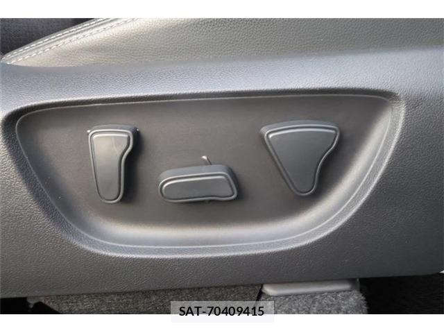 Toyota YARIS CROSS 2023-10 8232557-26