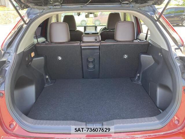 Toyota YARIS CROSS 2021-02 8247286-18