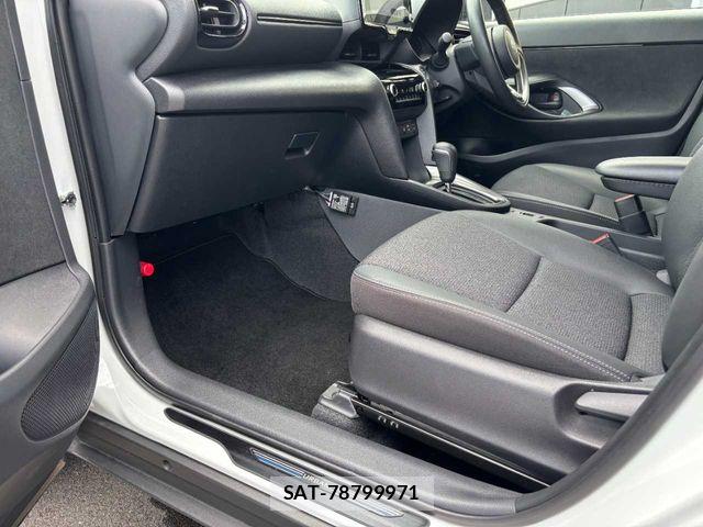 Toyota YARIS CROSS 2025-04 8318323-24