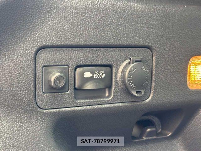 Toyota YARIS CROSS 2025-04 8318323-28