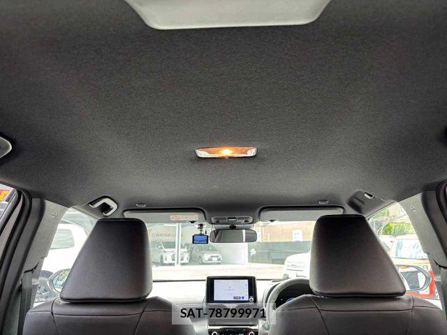 Toyota YARIS CROSS 2025-04 8318323-29