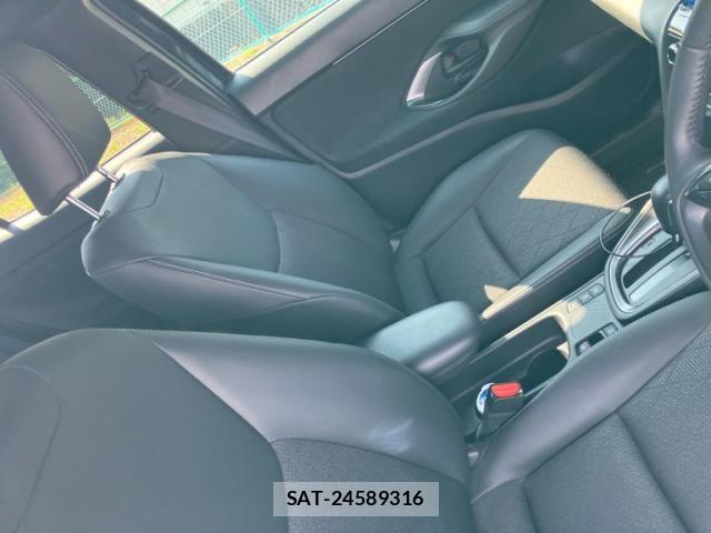 Toyota YARIS CROSS 2025-01 8318324-11