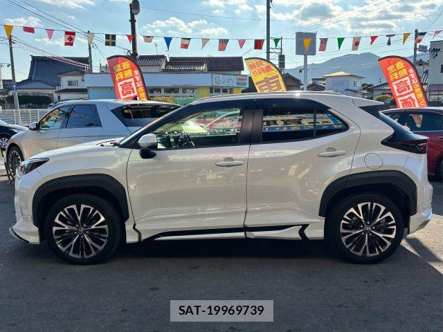 Toyota YARIS CROSS 2021-08 8338676-13