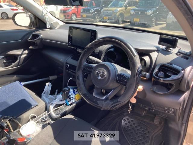 Toyota YARIS CROSS 2021-08 8338677-13