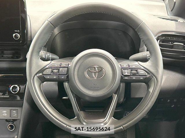 Toyota YARIS CROSS 2025-03 8338664-10