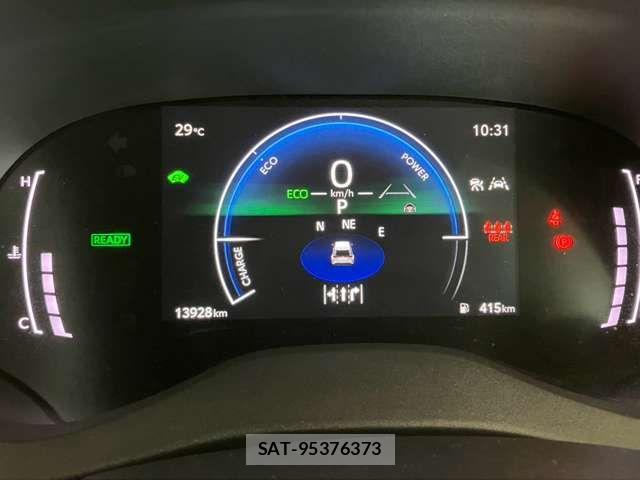 Toyota YARIS CROSS 2025-02 8355958-12