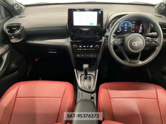 Toyota YARIS CROSS 2025-02 8355958-13