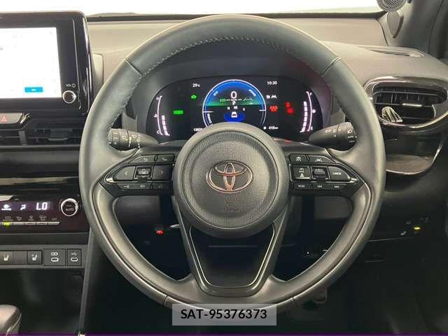 Toyota YARIS CROSS 2025-02 8355958-14