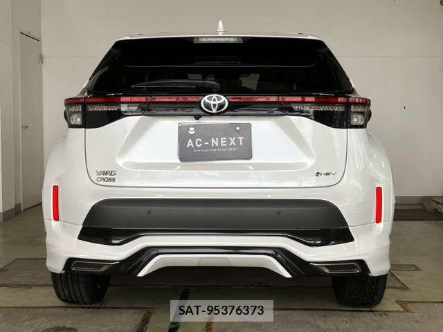 Toyota YARIS CROSS 2025-02 8355958-18