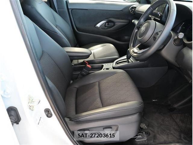 Toyota YARIS CROSS 2025-01 8355961-13