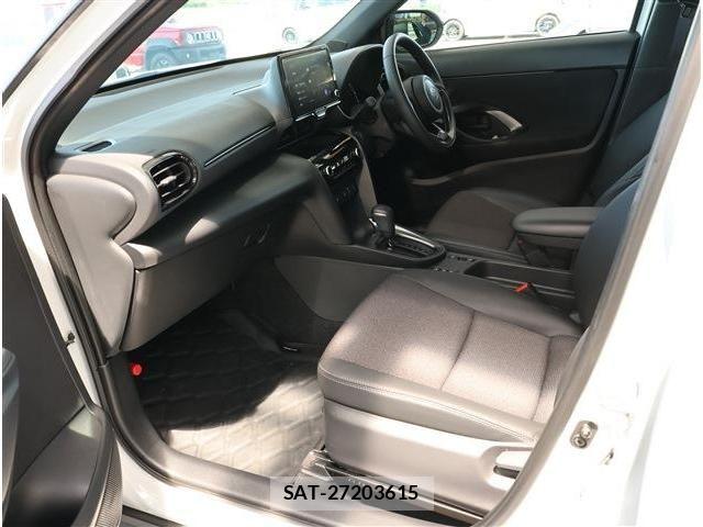 Toyota YARIS CROSS 2025-01 8355961-15