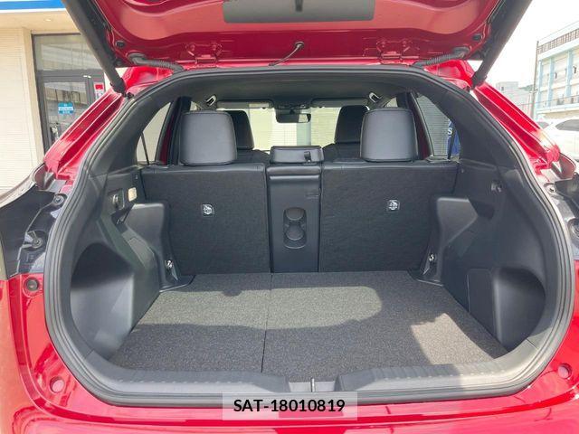 Toyota YARIS CROSS 2023-12 8355960-11