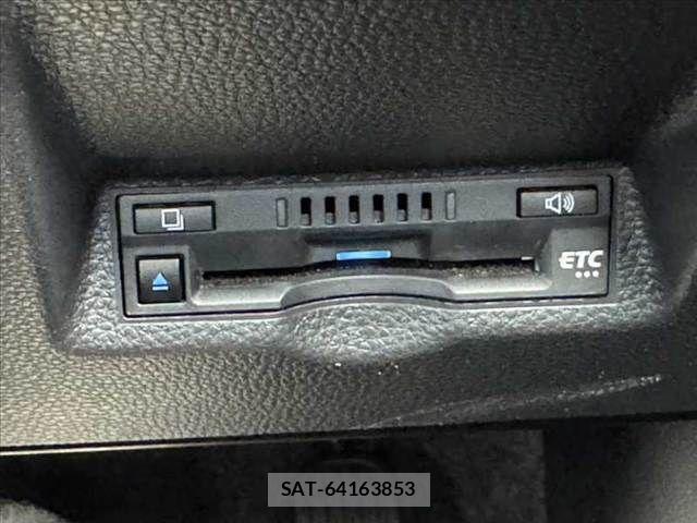 Toyota YARIS CROSS 2021-07 8355964-27