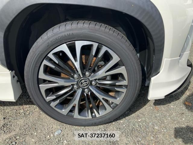 Toyota YARIS CROSS 2021-06 8370009-12