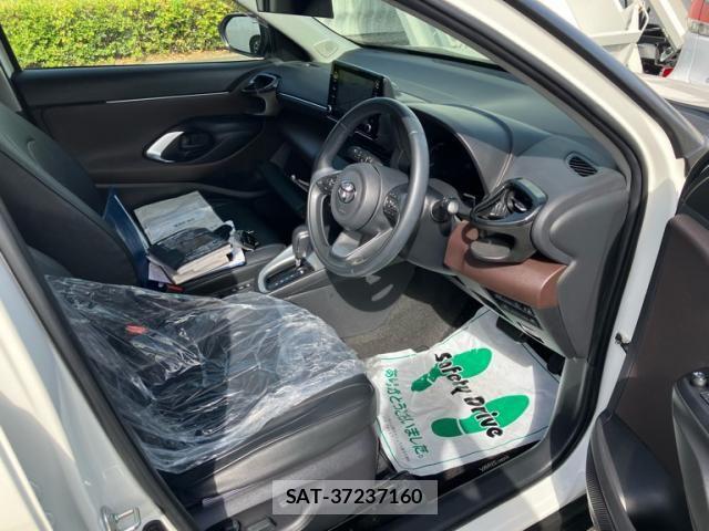 Toyota YARIS CROSS 2021-06 8370009-14