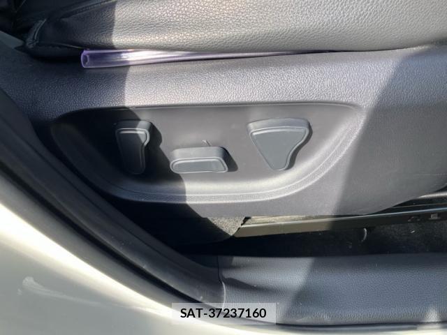 Toyota YARIS CROSS 2021-06 8370009-17