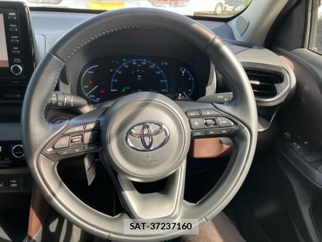 Toyota YARIS CROSS 2021-06 8370009-18