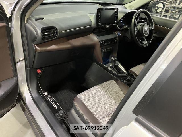 Toyota YARIS CROSS 2020-09 8370013-21