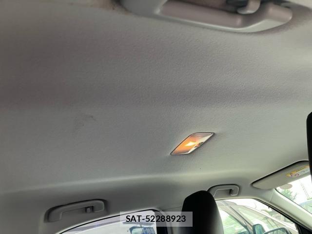 Toyota YARIS CROSS 2021-10 8372435-13