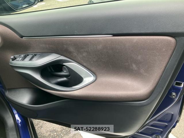 Toyota YARIS CROSS 2021-10 8372435-15