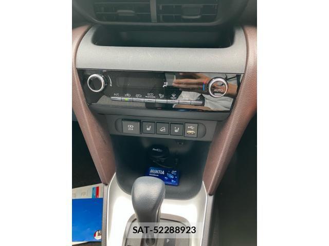 Toyota YARIS CROSS 2021-10 8372435-25