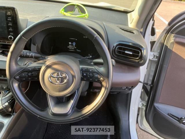 Toyota YARIS CROSS 2021-12 8372432-11