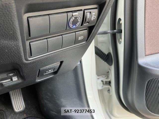 Toyota YARIS CROSS 2021-12 8372432-13