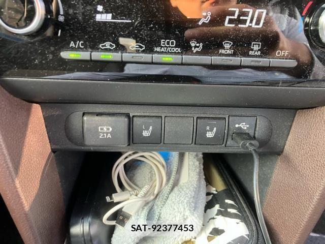 Toyota YARIS CROSS 2021-12 8372432-16