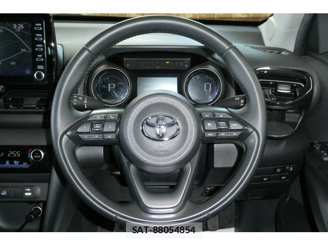 Toyota YARIS CROSS 2021-10 8416073-23