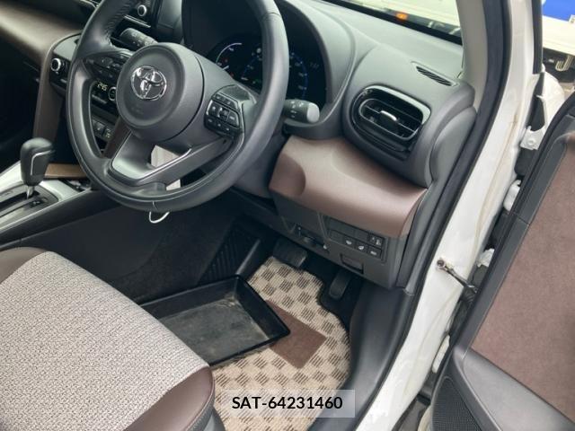 Toyota YARIS CROSS 2022-10 8416089-21