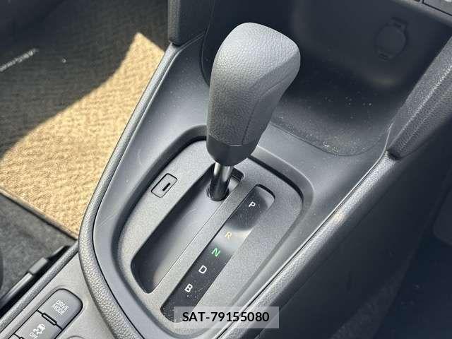 Toyota YARIS CROSS 2025-09 8416072-18
