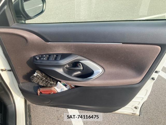 Toyota YARIS CROSS 2021-09 8416087-16