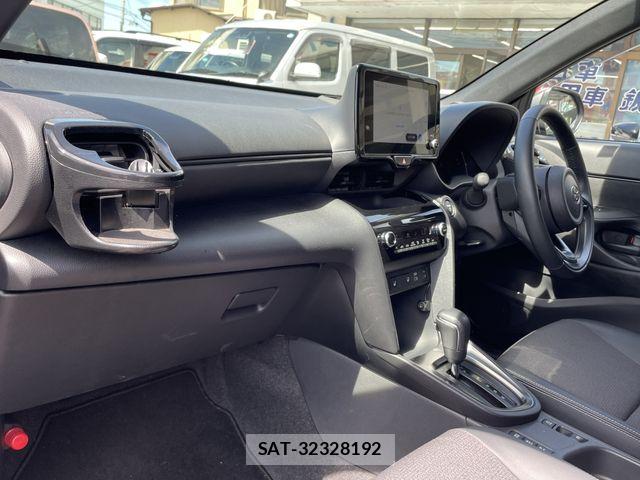 Toyota YARIS CROSS 2024-02 8458868-15