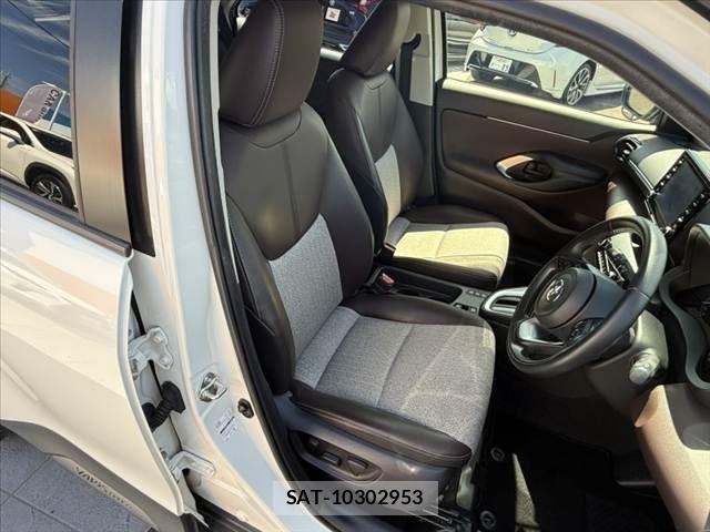 Toyota YARIS CROSS 2022-03 8458877-15