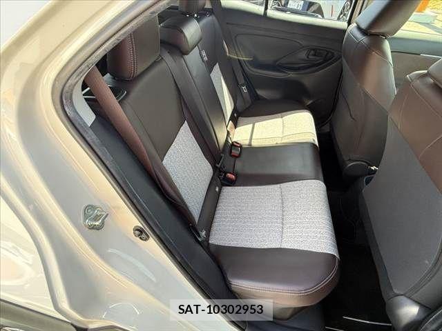 Toyota YARIS CROSS 2022-03 8458877-17