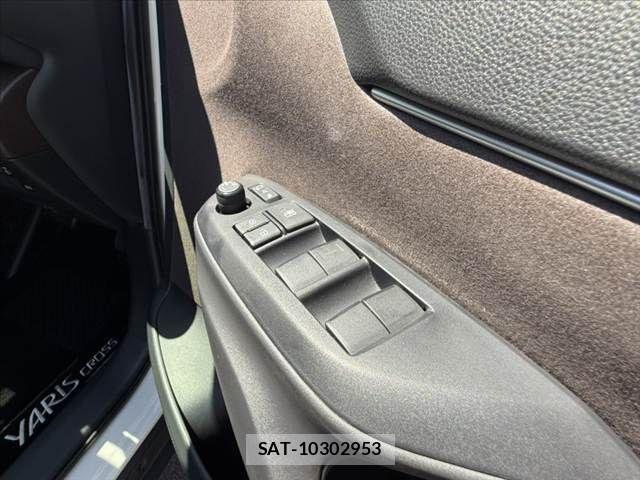 Toyota YARIS CROSS 2022-03 8458877-21
