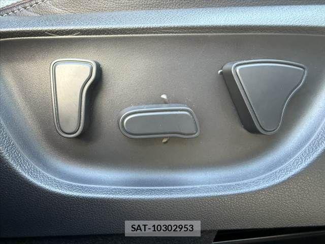 Toyota YARIS CROSS 2022-03 8458877-24
